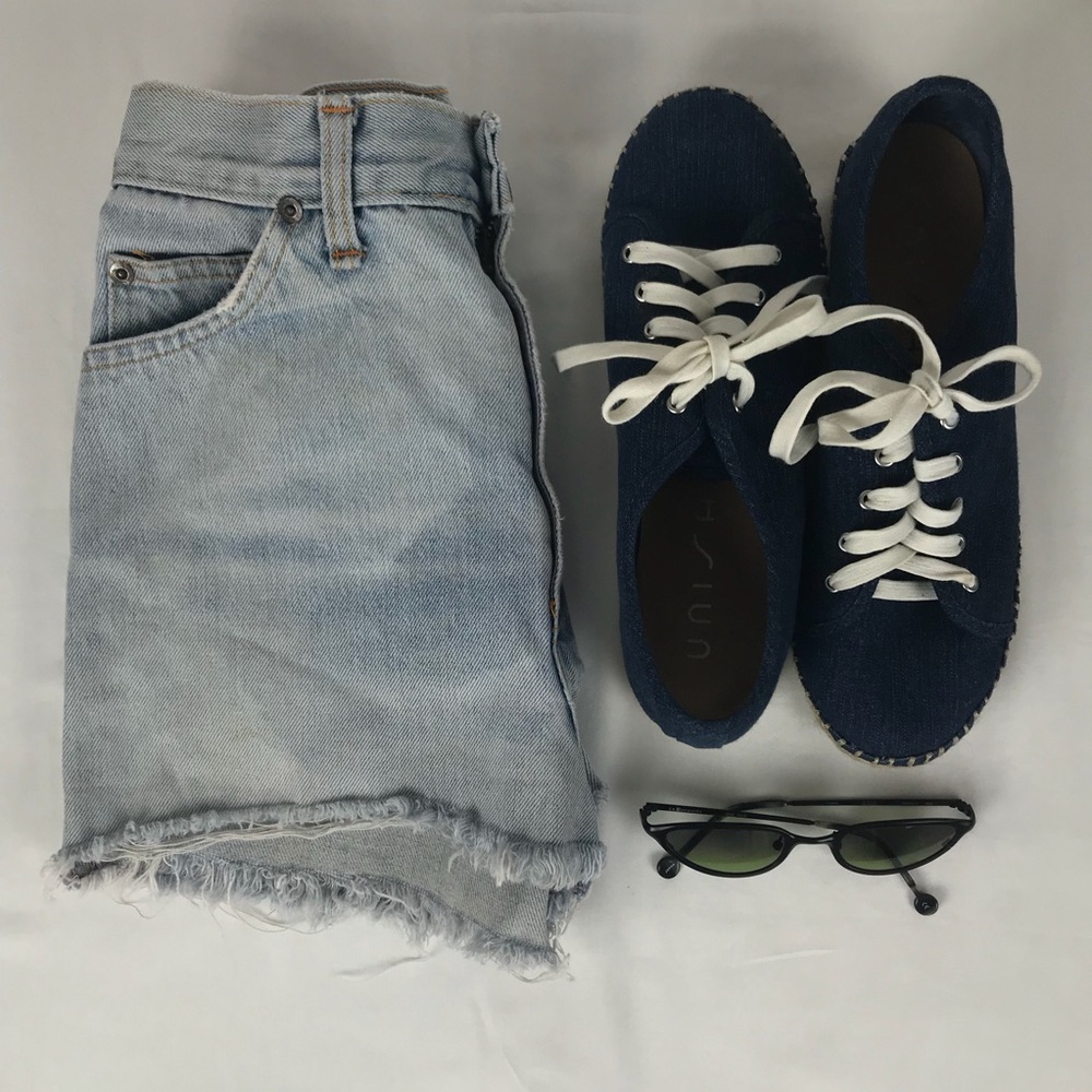 h. i. s. Distressed high rise jean short 22” waist - Picture 4 of 7